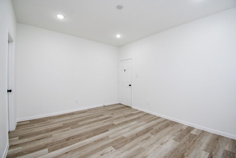 Spacious, unfurnished interior of a new home in , Houston (Image 25).