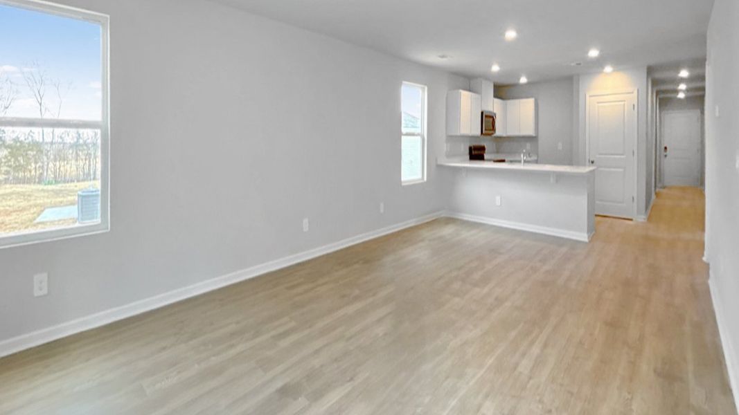 Spacious, unfurnished interior of a new home in Saddle Trace, Lewisburg (Image 25).