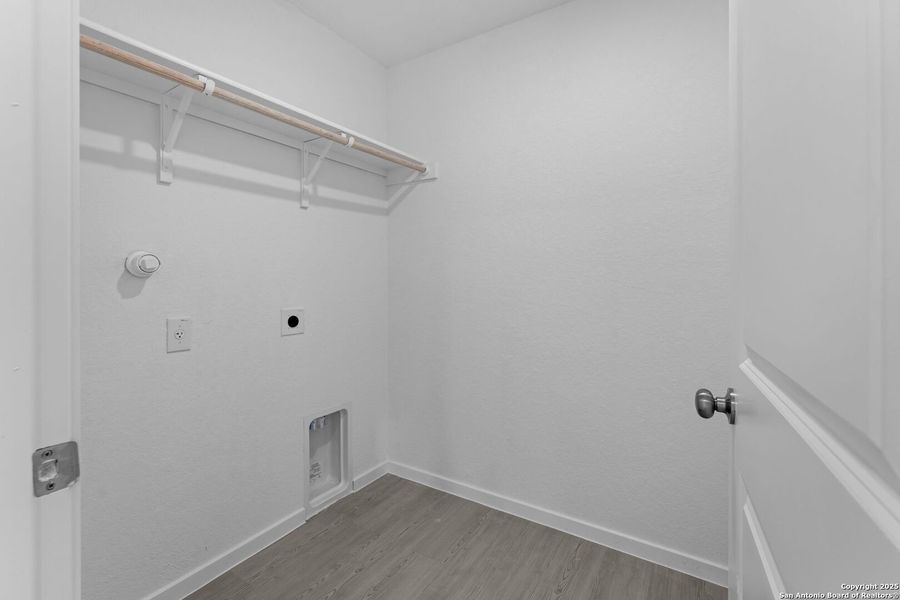 Spacious, unfurnished interior of a new home in Lodi Grove, Floresville (Image 20). Spacious, unfurnished interior of a new home in Lodi Grove, Floresville (Image 20).