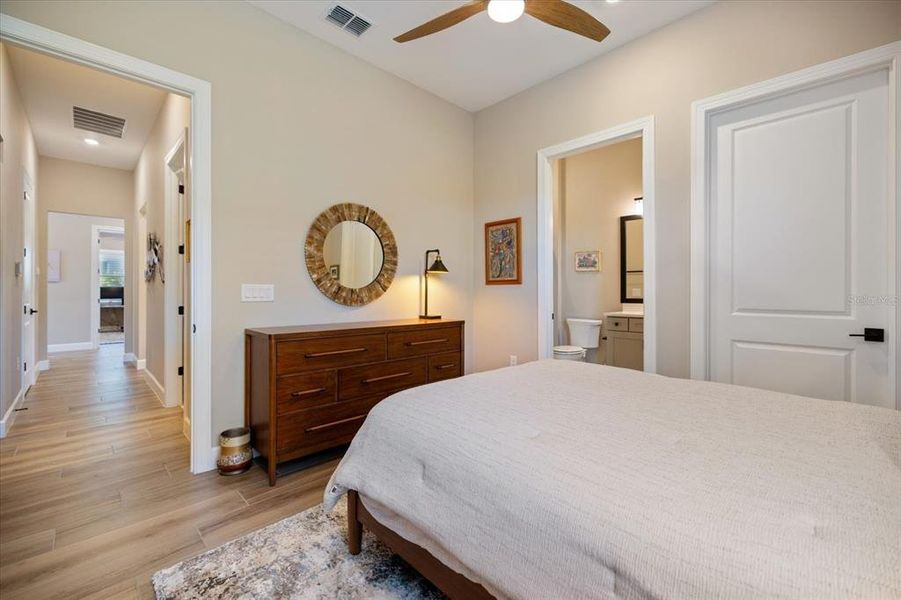 Furnished interior view inside a new home in , Englewood (Image 49).