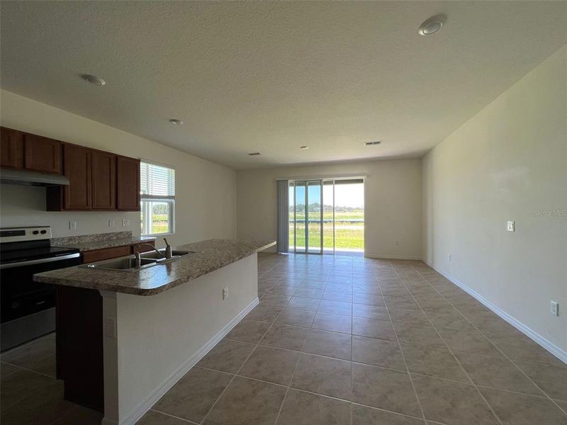 Spacious, unfurnished interior of a new home in , Davenport (Image 13).