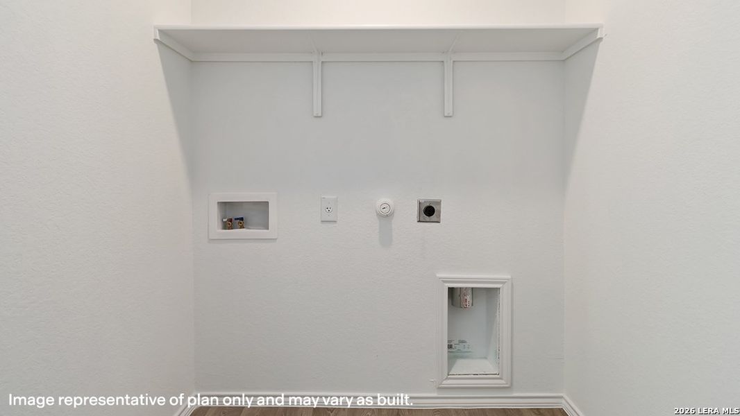 Spacious, unfurnished interior of a new home in Blue Ridge Ranch, San Antonio (Image 13).