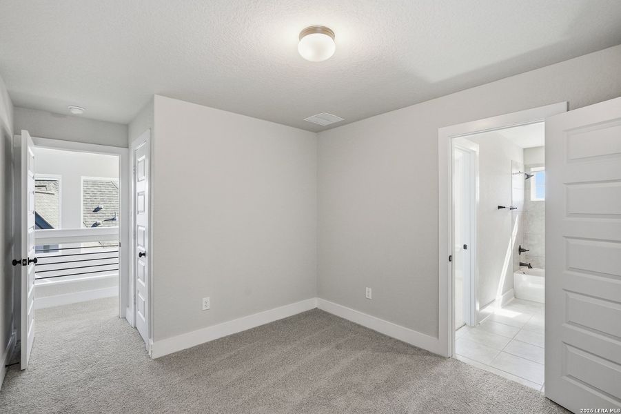 Spacious, unfurnished interior of a new home in Stillwater Ranch, San Antonio (Image 48).