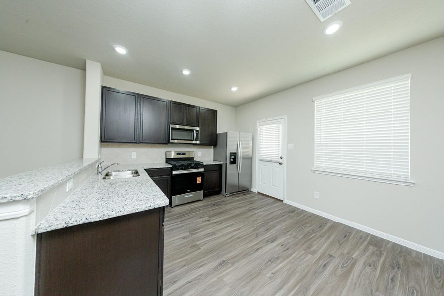 Furnished interior view inside a new home in Mackenzie Creek, Conroe (Image 9). Furnished interior view inside a new home in Mackenzie Creek, Conroe (Image 9).