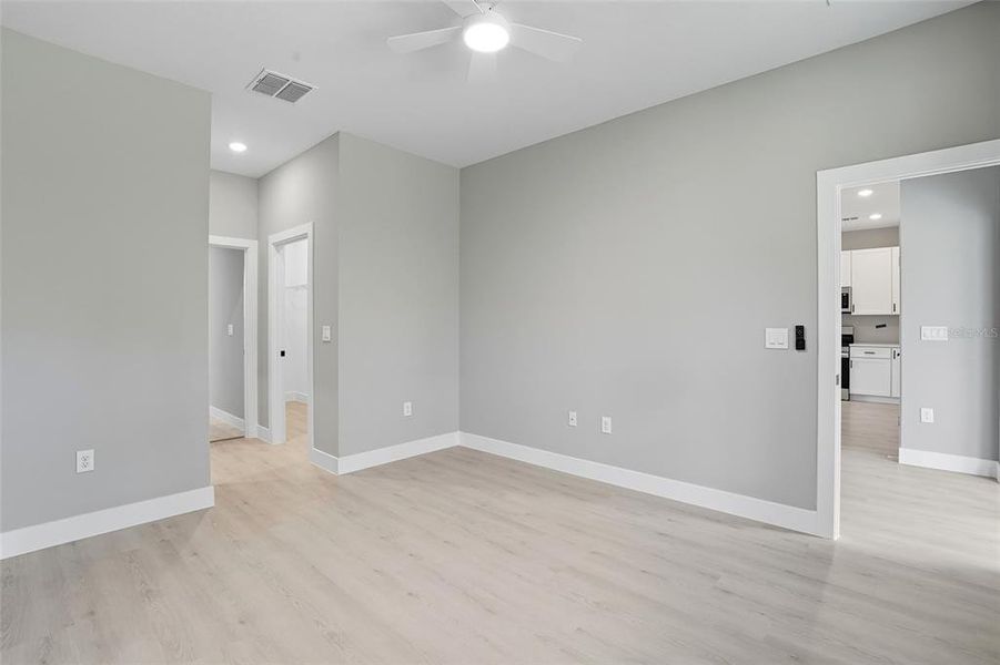 Spacious, unfurnished interior of a new home in , Lehigh Acres (Image 16).