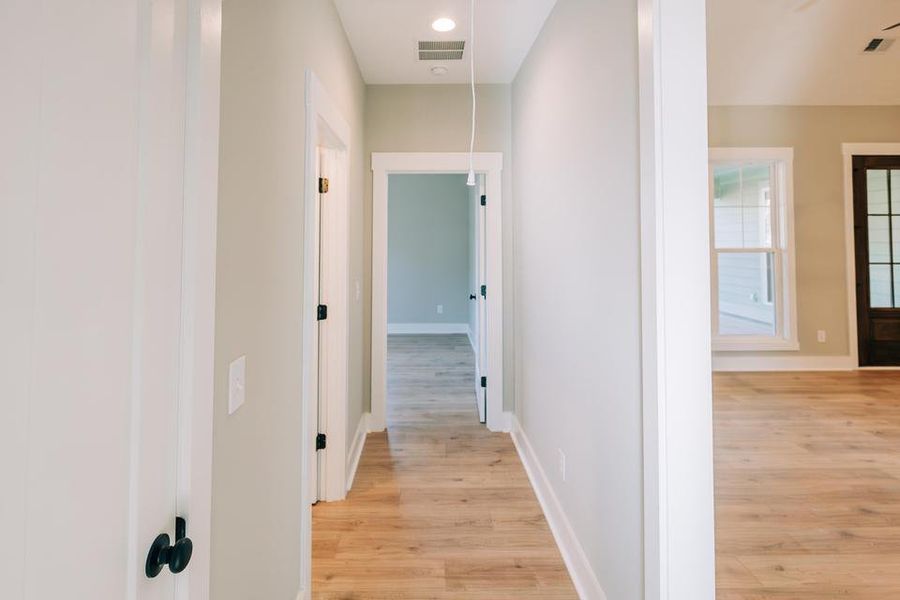 Spacious, unfurnished interior of a new home in , Walterboro (Image 39).