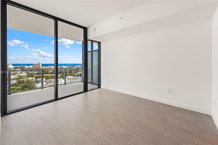Spacious, unfurnished interior of a new home in Five Park, Miami Beach (Image 10).