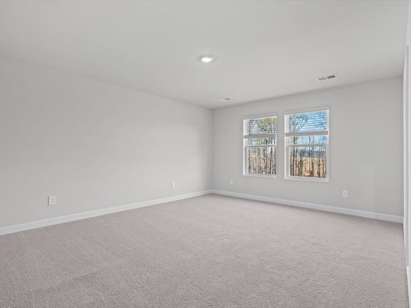 Spacious, unfurnished interior of a new home in Wexford Park, Fountain Inn (Image 13).