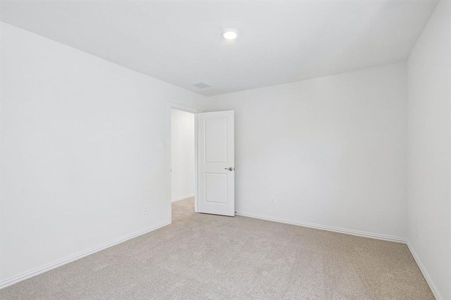 Spacious, unfurnished interior of a new home in Oak Ridge Park, Corinth (Image 26).