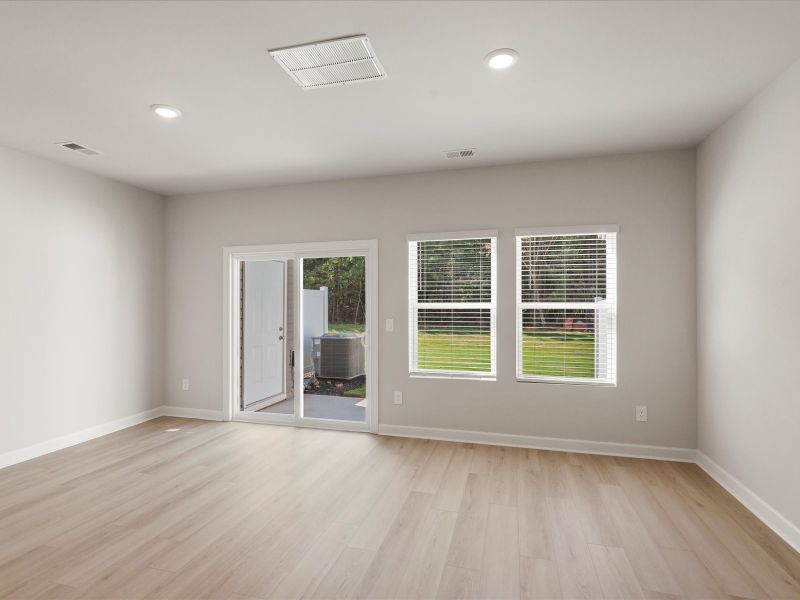 Spacious, unfurnished interior of a new home in Avalon Townes, Lyman (Image 10).