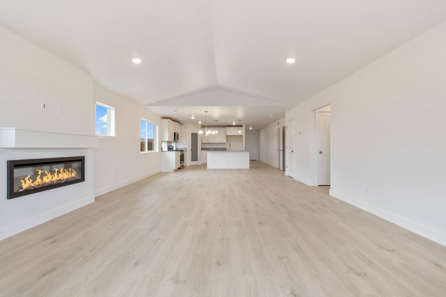 Spacious, unfurnished interior of a new home in Willowbrook, Madras (Image 20).