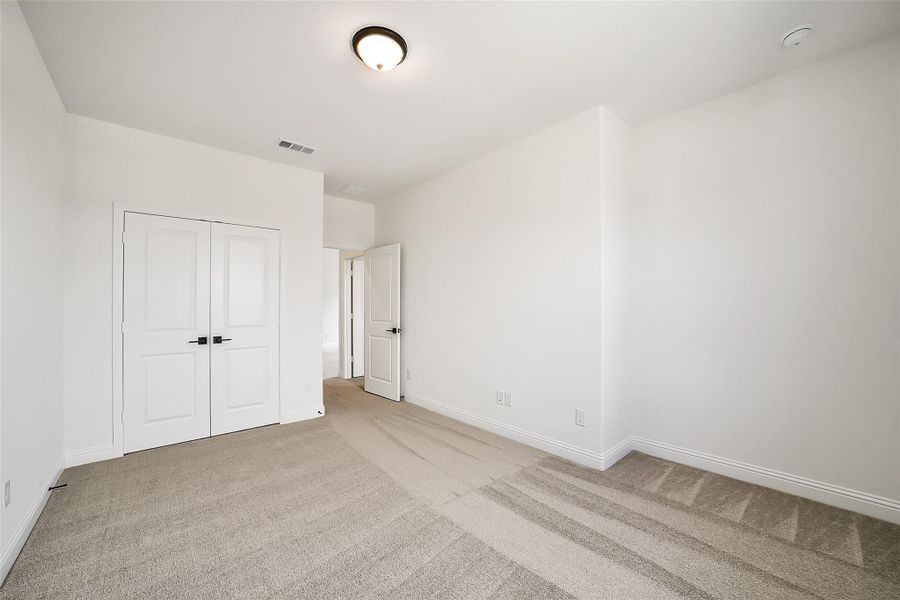 Spacious, unfurnished interior of a new home in Sienna 40', Missouri City (Image 31). Spacious, unfurnished interior of a new home in Sienna 40', Missouri City (Image 31).