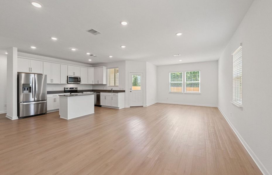 Spacious, unfurnished interior of a new home in Skyview, Belton (Image 34).