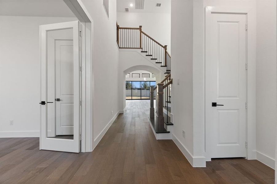 Spacious, unfurnished interior of a new home in Fields 60', Frisco (Image 32). Spacious, unfurnished interior of a new home in Fields 60', Frisco (Image 32).