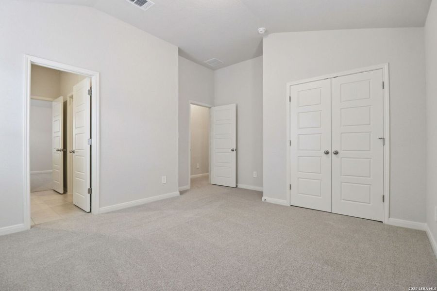 Spacious, unfurnished interior of a new home in Fox Falls, Boerne (Image 34). Spacious, unfurnished interior of a new home in Fox Falls, Boerne (Image 34).