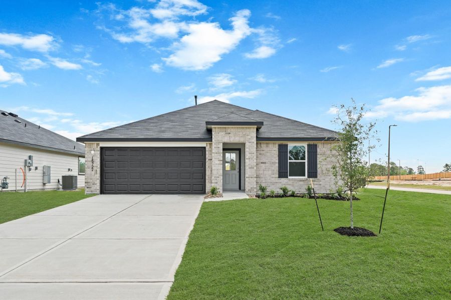 Front exterior of a new home in Chapel Lakes, Montgomery, TX, highlighting curb appeal (Image 1). Front exterior of a new home in Chapel Lakes, Montgomery, TX, highlighting curb appeal (Image 1).
