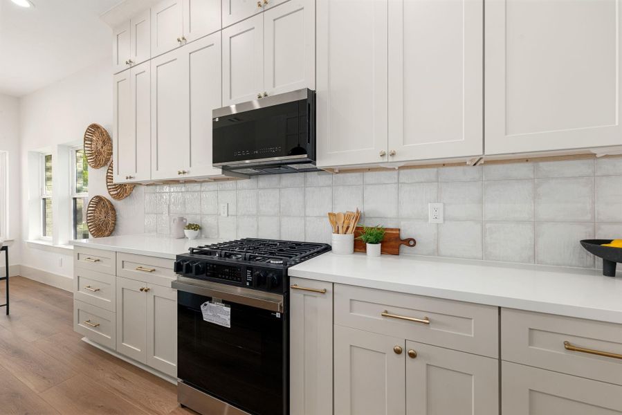 Furnished interior view inside a new home in , Tomball (Image 8).