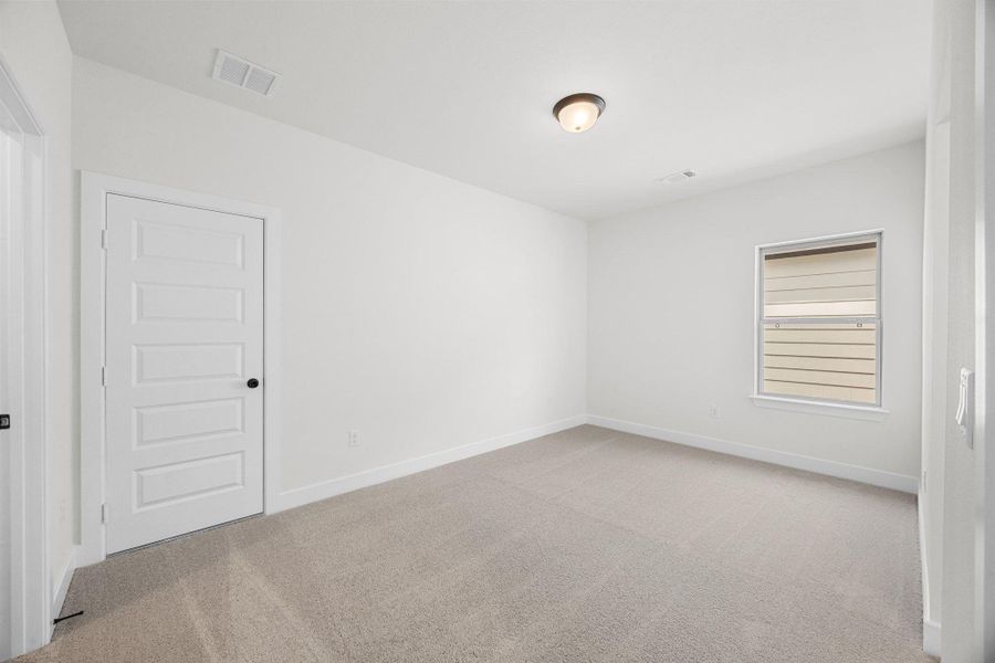 Spacious, unfurnished interior of a new home in Santa Rita Ranch, Liberty Hill (Image 32).