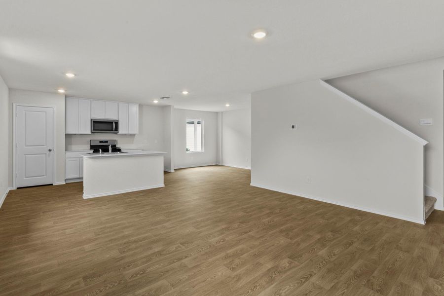 Spacious, unfurnished interior of a new home in Sunset Oaks, Maxwell (Image 18).