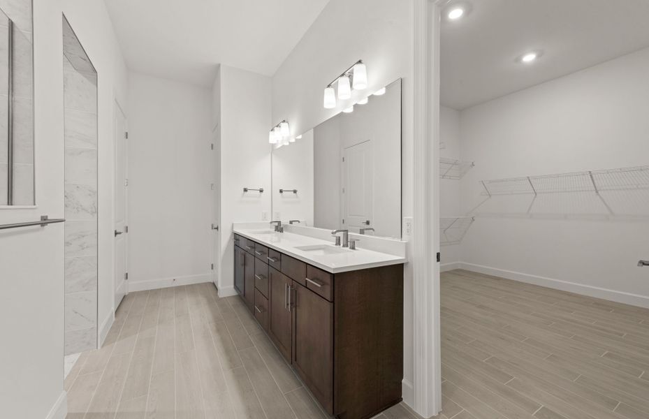 Furnished interior view inside a new home in Del Webb Catalina, Lakewood Ranch (Image 7).