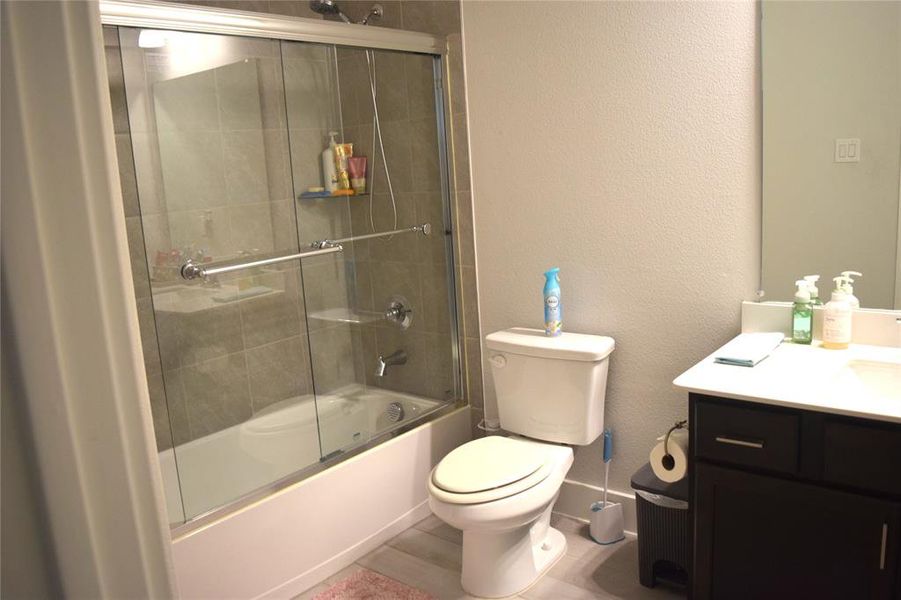 Furnished interior view inside a new home in , Hickory Creek (Image 18).