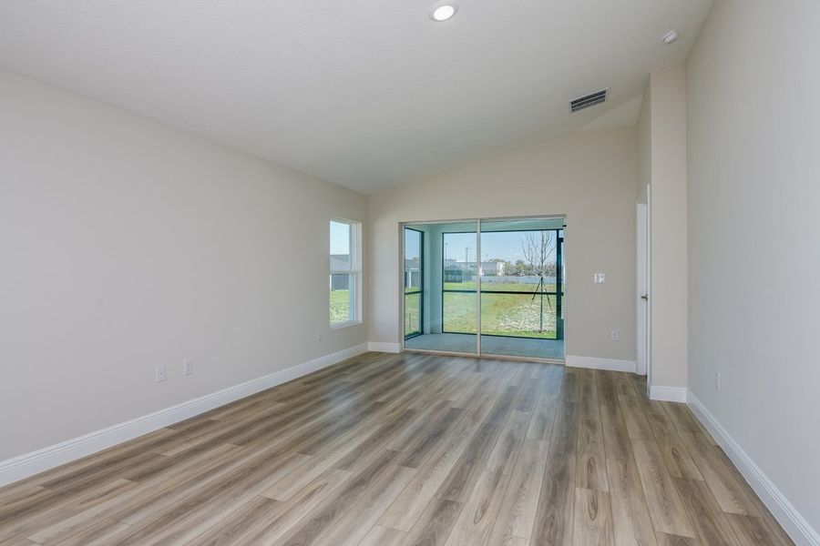 Spacious, unfurnished interior of a new home in Cherrywood Preserve, Ocala (Image 11).