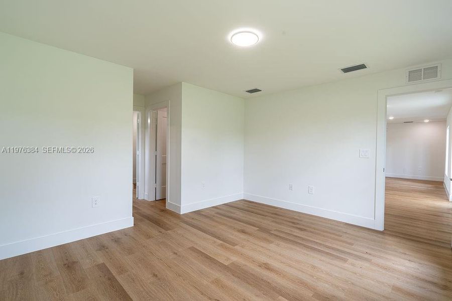 Photo 25 Photo 25