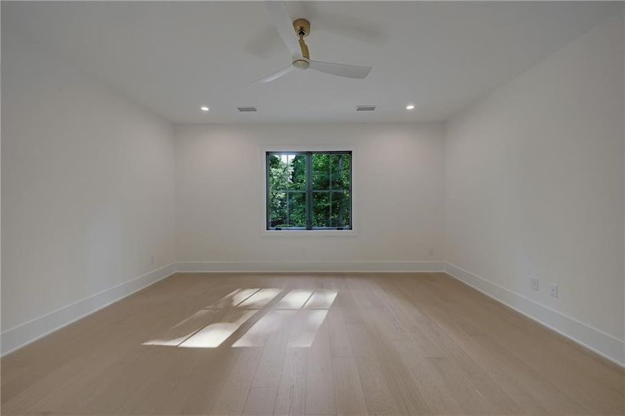 Spacious, unfurnished interior of a new home in , Alpharetta (Image 25).