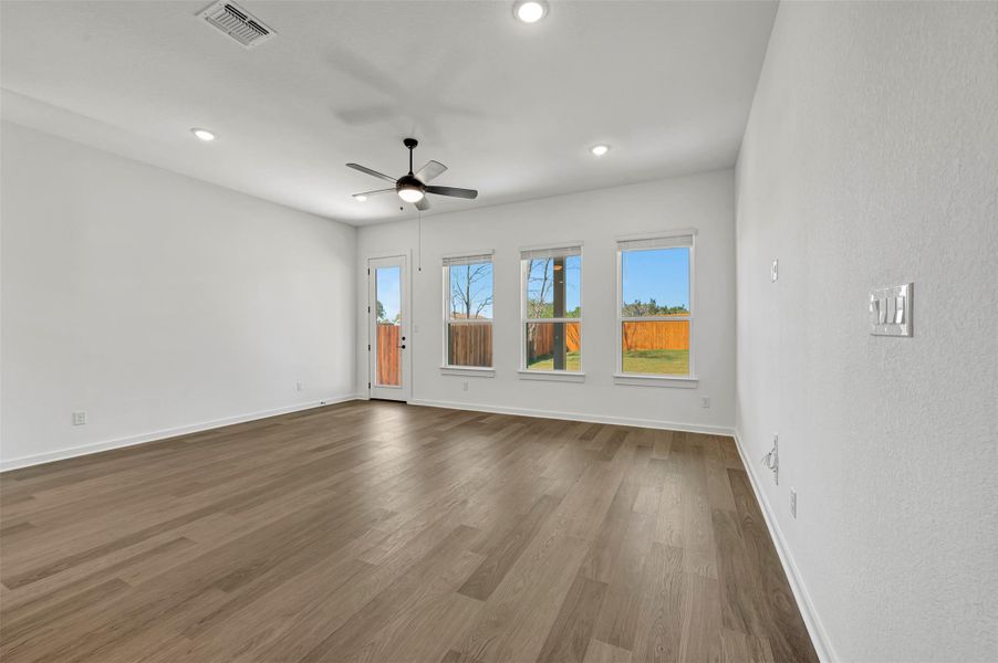 Spacious, unfurnished interior of a new home in Heritage, Dripping Springs (Image 25).