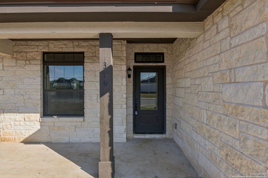 Exterior details and patio area of a home in , Seguin (Image 32).