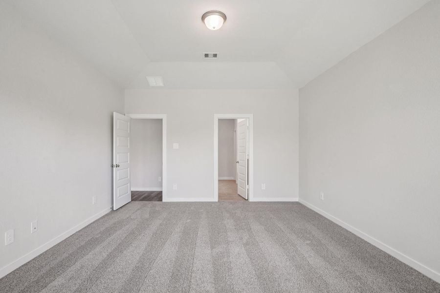 Spacious, unfurnished interior of a new home in Kingdom Heights, Rosenberg (Image 19).