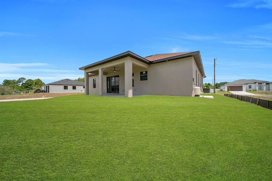 Exterior details and patio area of a home in , Lehigh Acres (Image 4).