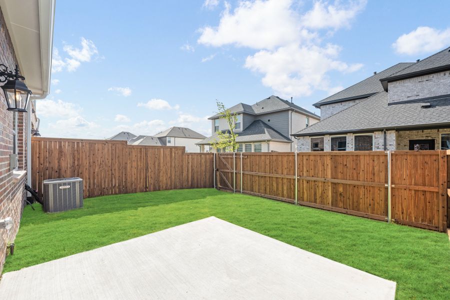 Exterior details and patio area of a home in Woodbridge Townhomes, Wylie (Image 27).