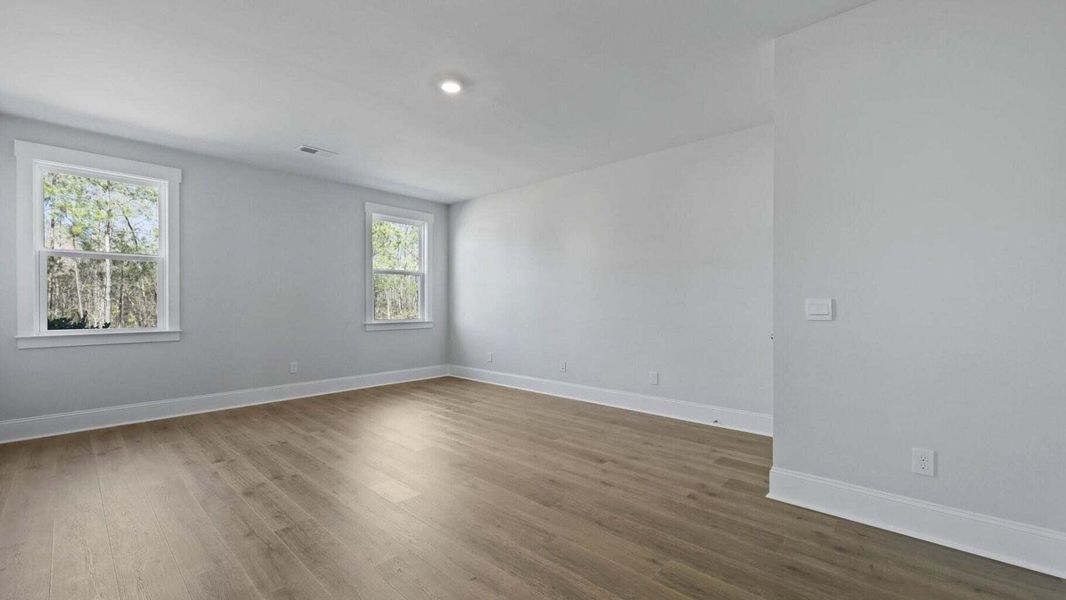 Spacious, unfurnished interior of a new home in Sheep Island, Summerville (Image 13).