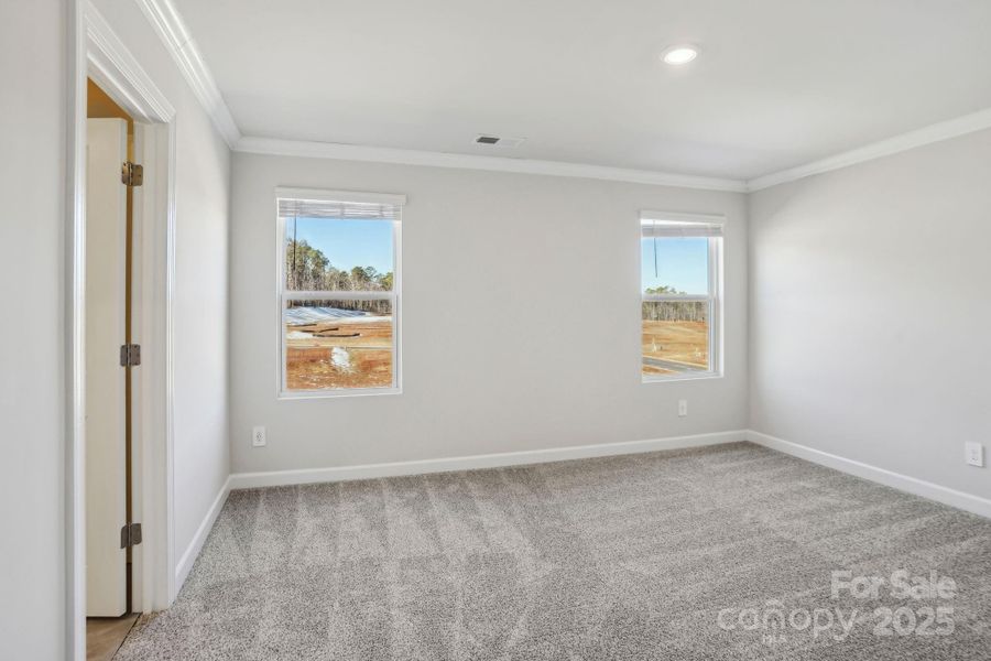 Spacious, unfurnished interior of a new home in Walnut Reserve, Conover (Image 7).