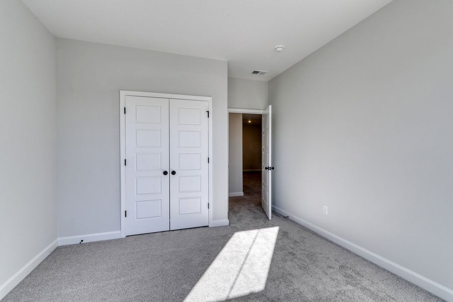 Spacious, unfurnished interior of a new home in Bally Castle, Murrells Inlet (Image 29).
