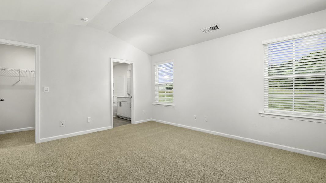 Spacious, unfurnished interior of a new home in Forest Creek, Winston-Salem (Image 28).