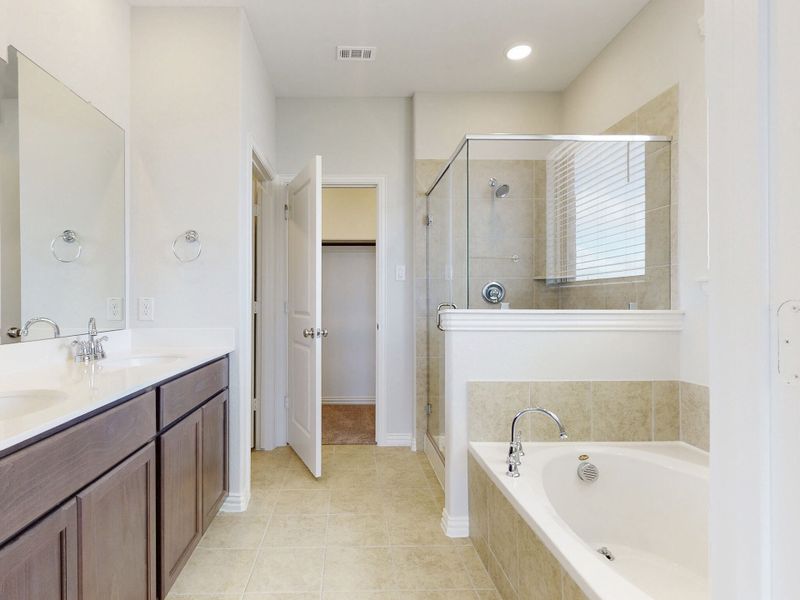 Owner's Bathroom Owner's Bathroom