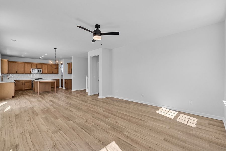 Spacious, unfurnished interior of a new home in Fieldstone, Lexington (Image 31).