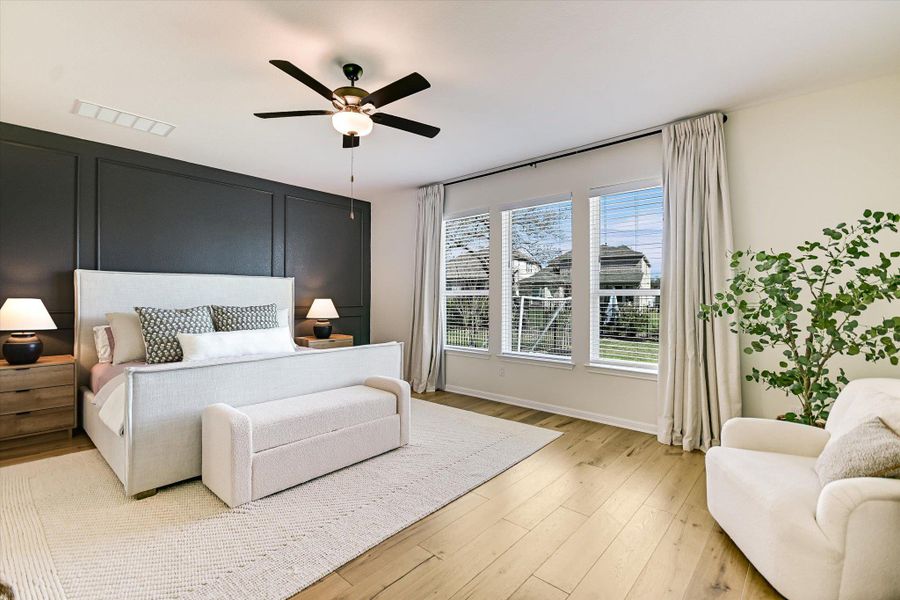 At the end of a hectic day filled with too many time- sensitive priorities and deadlines, rest, relax and recharge in this serene primary bedroom away from the "hustle and bustle."