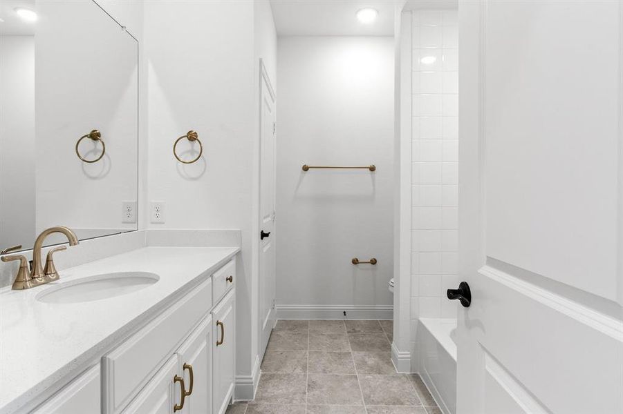 026-1208Armstrong-TheColony-TX-75056-Bathroom2.jpg-SMALL