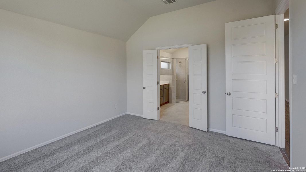 Spacious, unfurnished interior of a new home in Veranda 40', San Antonio (Image 21).