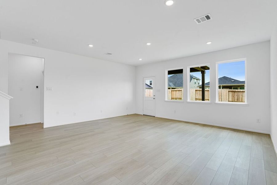 Spacious, unfurnished interior of a new home in Redbud 45s, Hockley (Image 19).