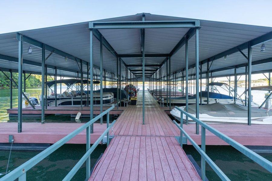 Community amenities in White Post on Lake Lanier, Gainesville (Image 24).