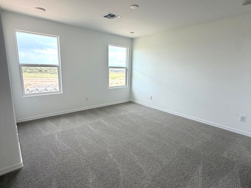 Spacious, unfurnished interior of a new home in South Ranch Southern Collection, Prescott (Image 10).