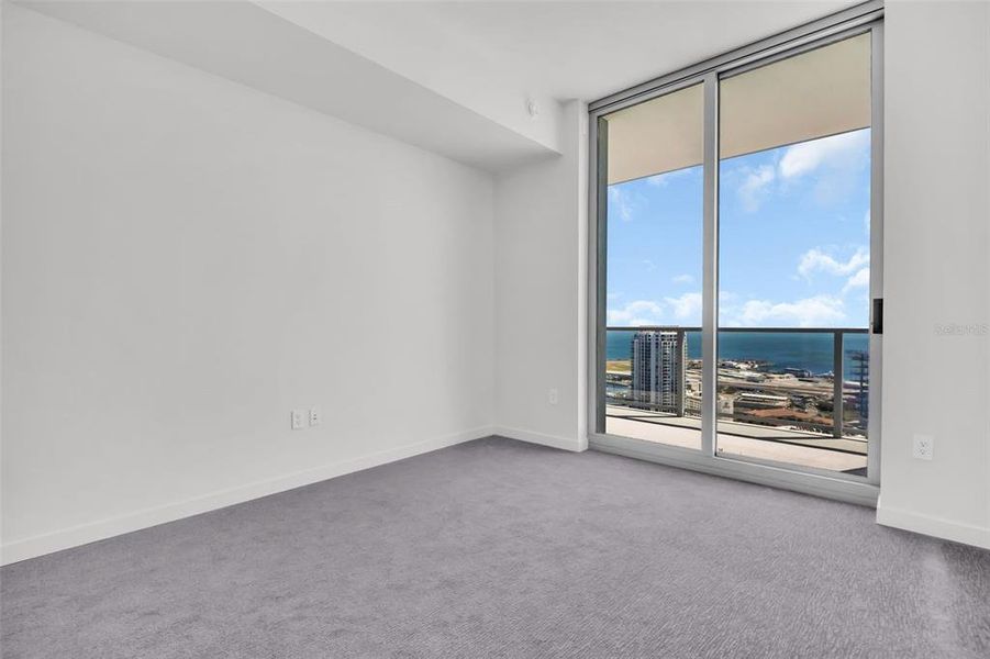 Spacious, unfurnished interior of a new home in , St. Petersburg (Image 66).