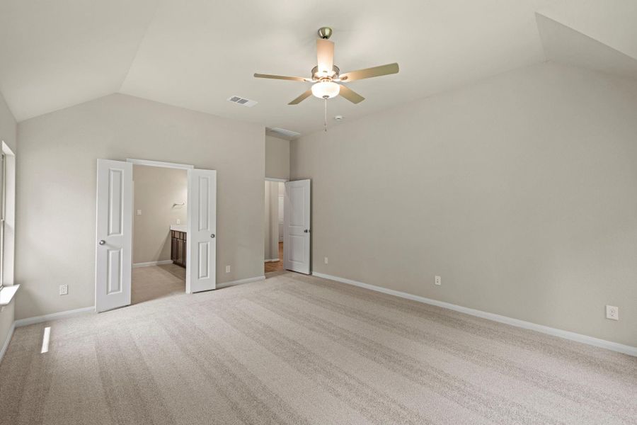 Spacious, unfurnished interior of a new home in Two Step Farm, Montgomery (Image 14).