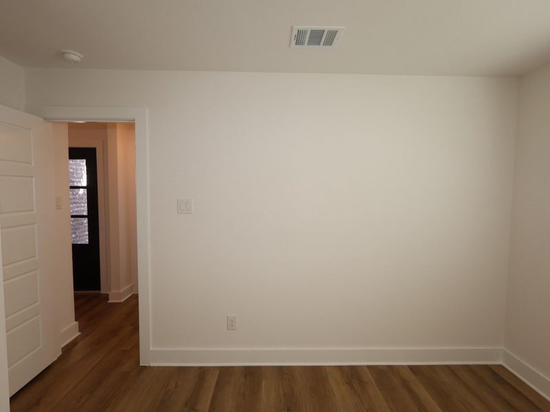 Spacious, unfurnished interior of a new home in Lago Mar, Santa Fe (Image 19).