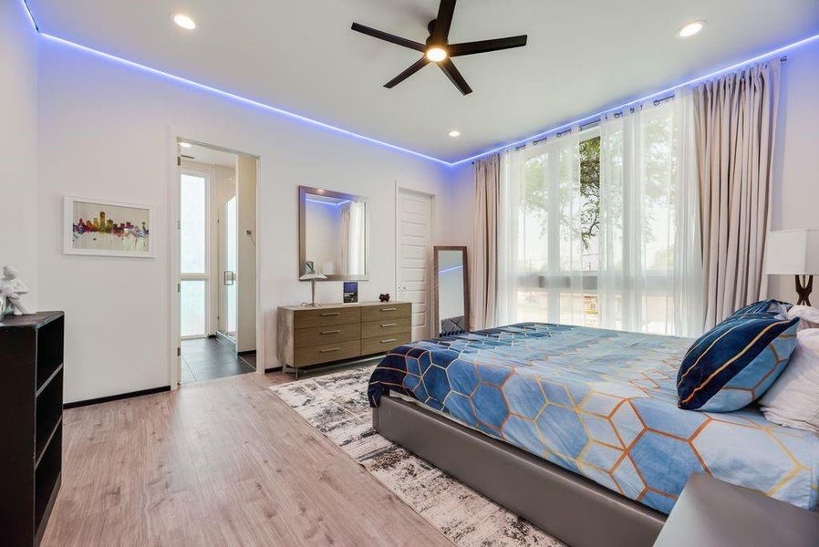 Furnished interior view inside a new home in , Dallas (Image 21).