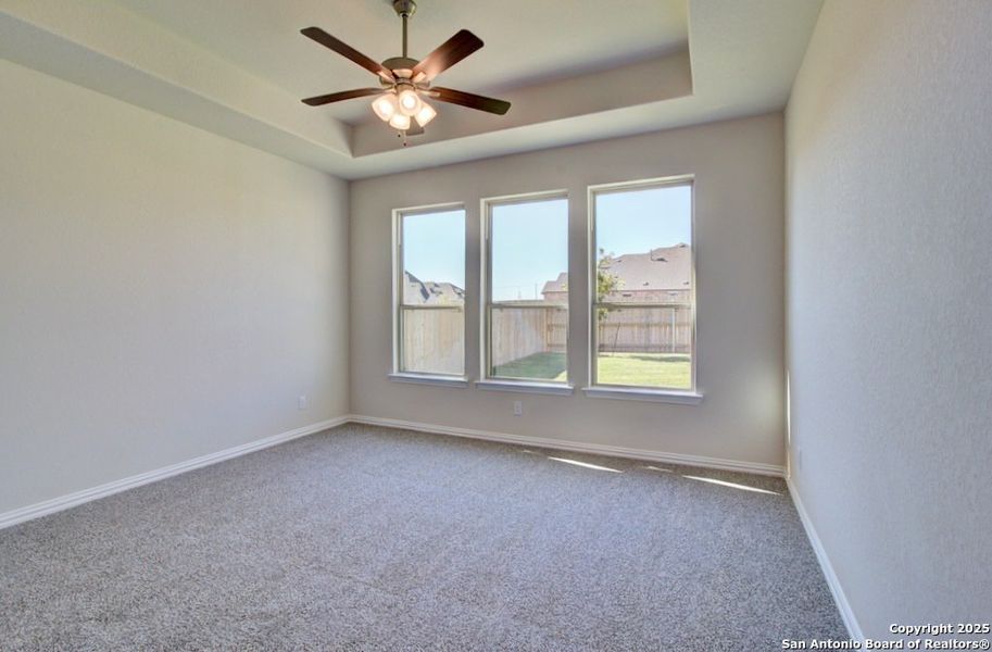 Spacious, unfurnished interior of a new home in Sunflower Ridge, New Braunfels (Image 12).